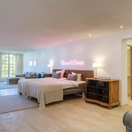 With 8 Bedrooms, Sea View, Great Comfort * كان