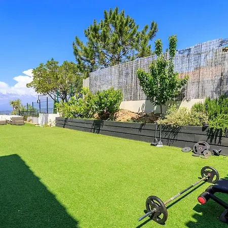 With 8 Bedrooms, Sea View, Great Comfort *