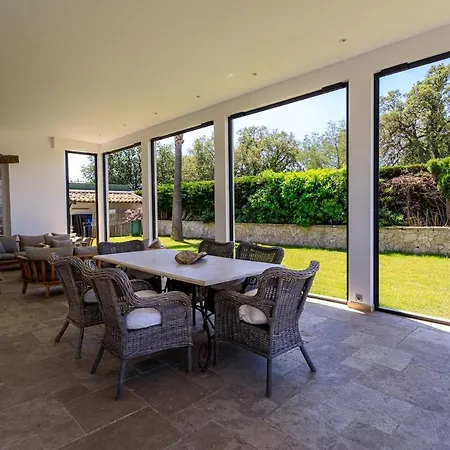 فيلة With 8 Bedrooms, Sea View, Great Comfort