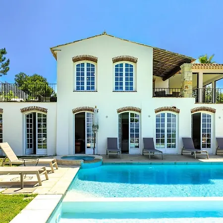 With 8 Bedrooms, Sea View, Great Comfort