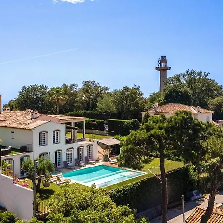 فيلة With 8 Bedrooms, Sea View, Great Comfort كان