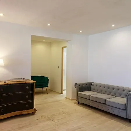 With 8 Bedrooms, Sea View, Great Comfort كان