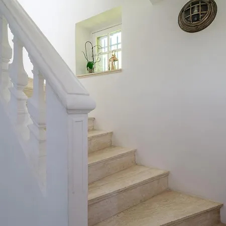 With 8 Bedrooms, Sea View, Great Comfort فيلة *