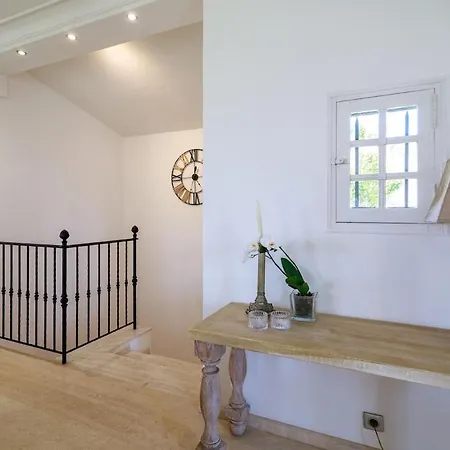 With 8 Bedrooms, Sea View, Great Comfort *