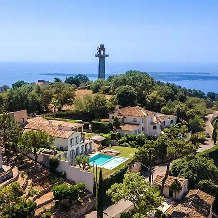 فيلة With 8 Bedrooms, Sea View, Great Comfort