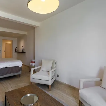 With 8 Bedrooms, Sea View, Great Comfort كان