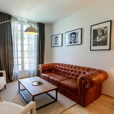 With 8 Bedrooms, Sea View, Great Comfort فيلة كان