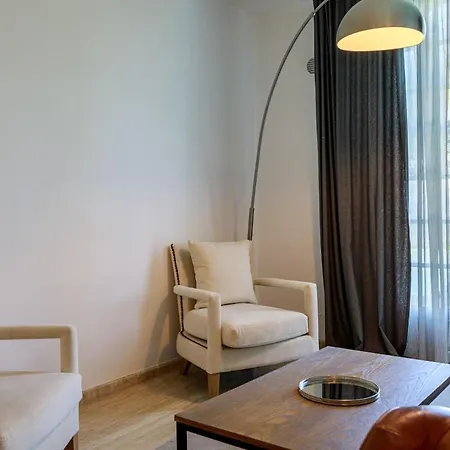 With 8 Bedrooms, Sea View, Great Comfort