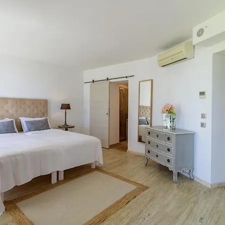 فيلة With 8 Bedrooms, Sea View, Great Comfort