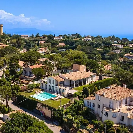 With 8 Bedrooms, Sea View, Great Comfort