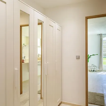 With 8 Bedrooms, Sea View, Great Comfort *