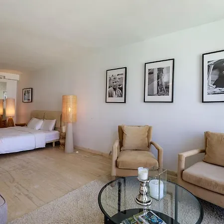 With 8 Bedrooms, Sea View, Great Comfort